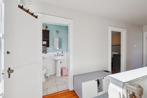 N 30th St-S2501-020.jpg