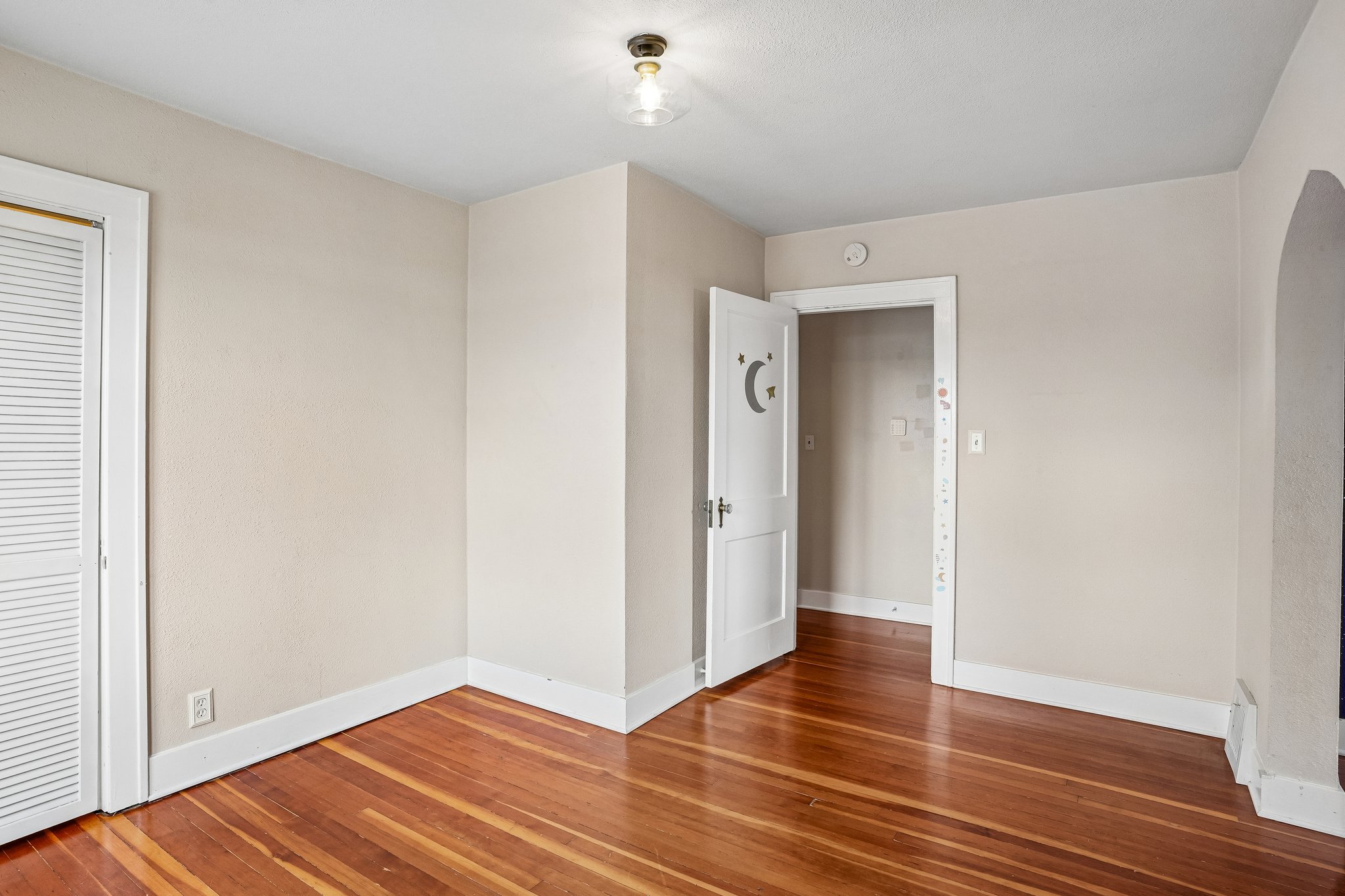 N 30th St-S0606-029.jpg