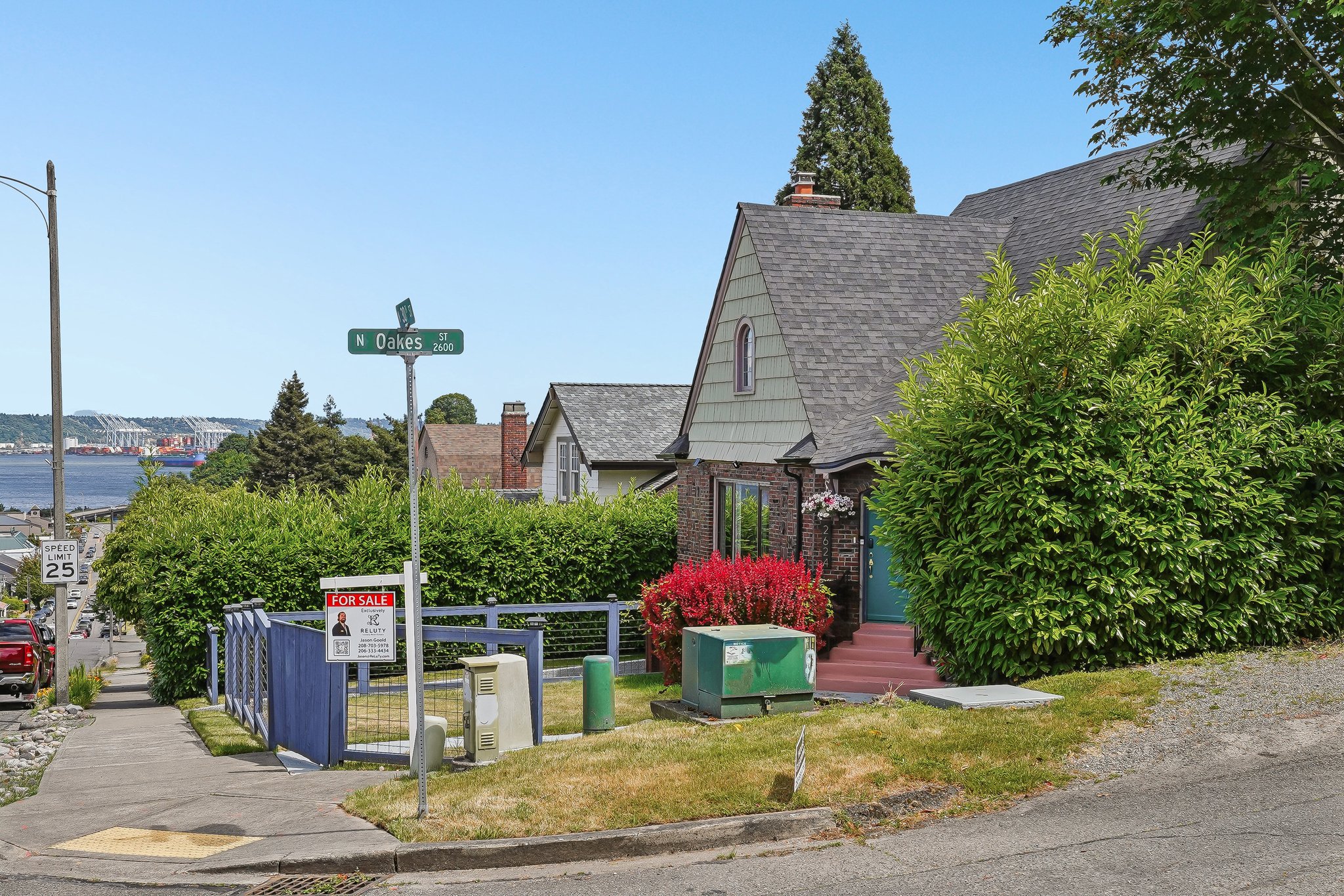 N 30th St-S1006-008.jpg