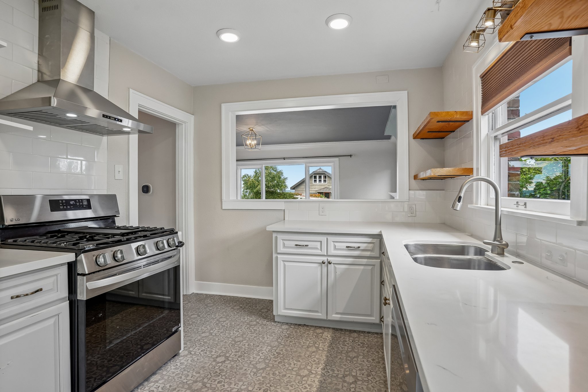 N 30th St-S1006-020.jpg
