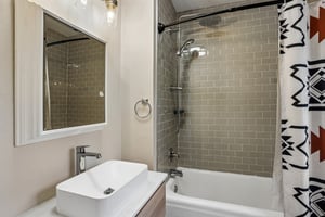 N 30th St-S0606-021.jpg