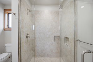  Photo 33