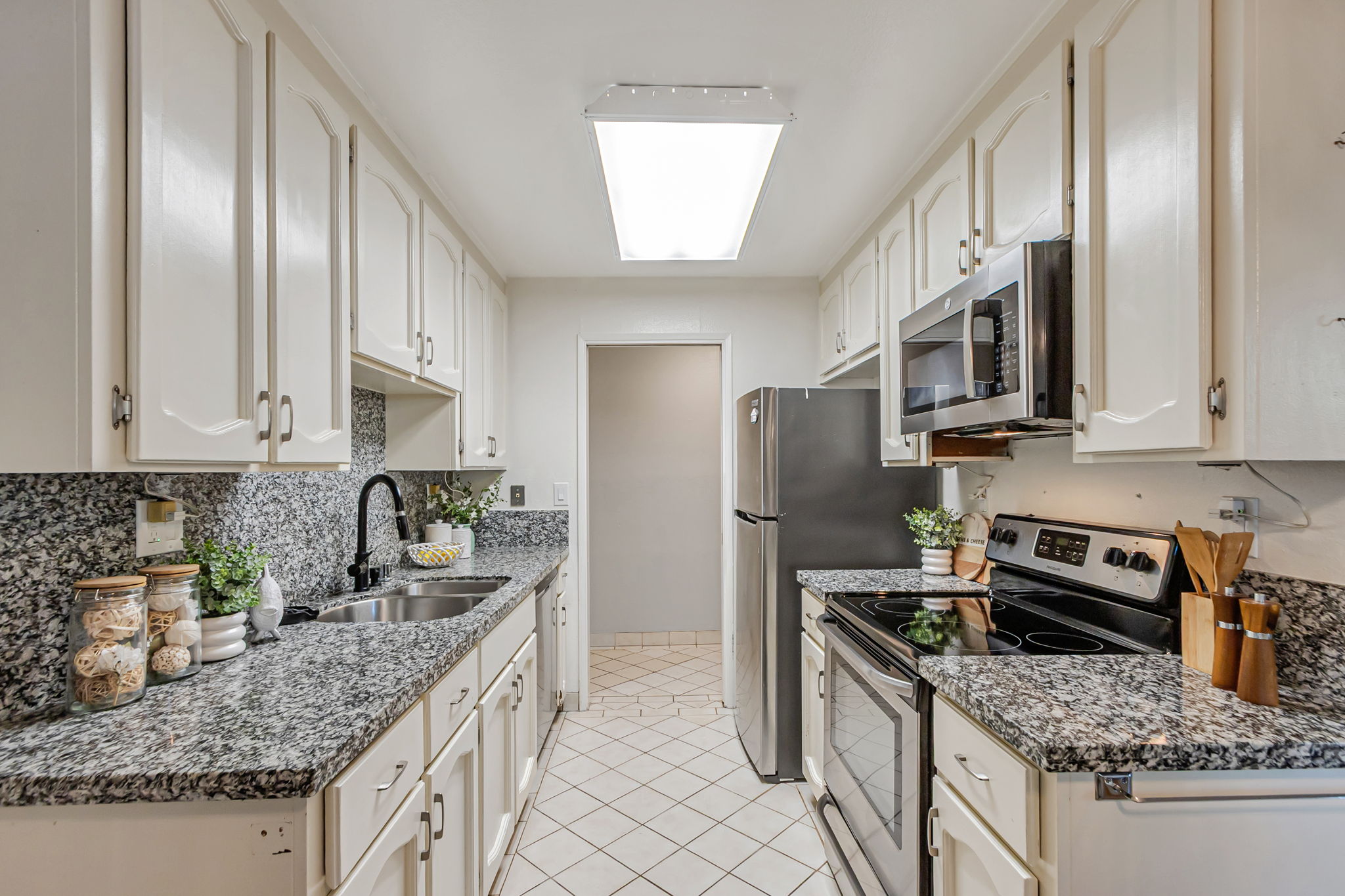 011_2625 Keystone Ave 201