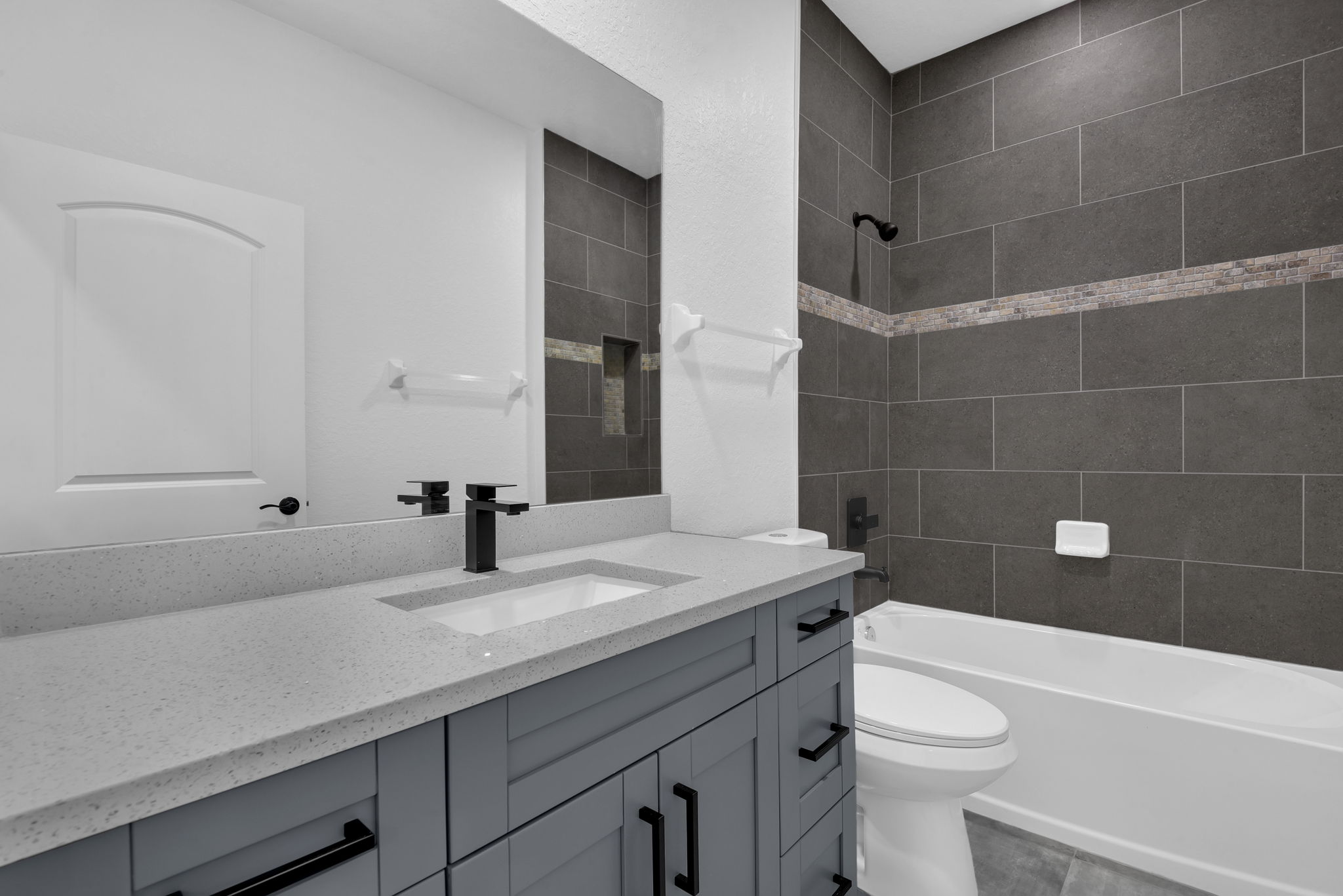 2625 Guest Full Bath