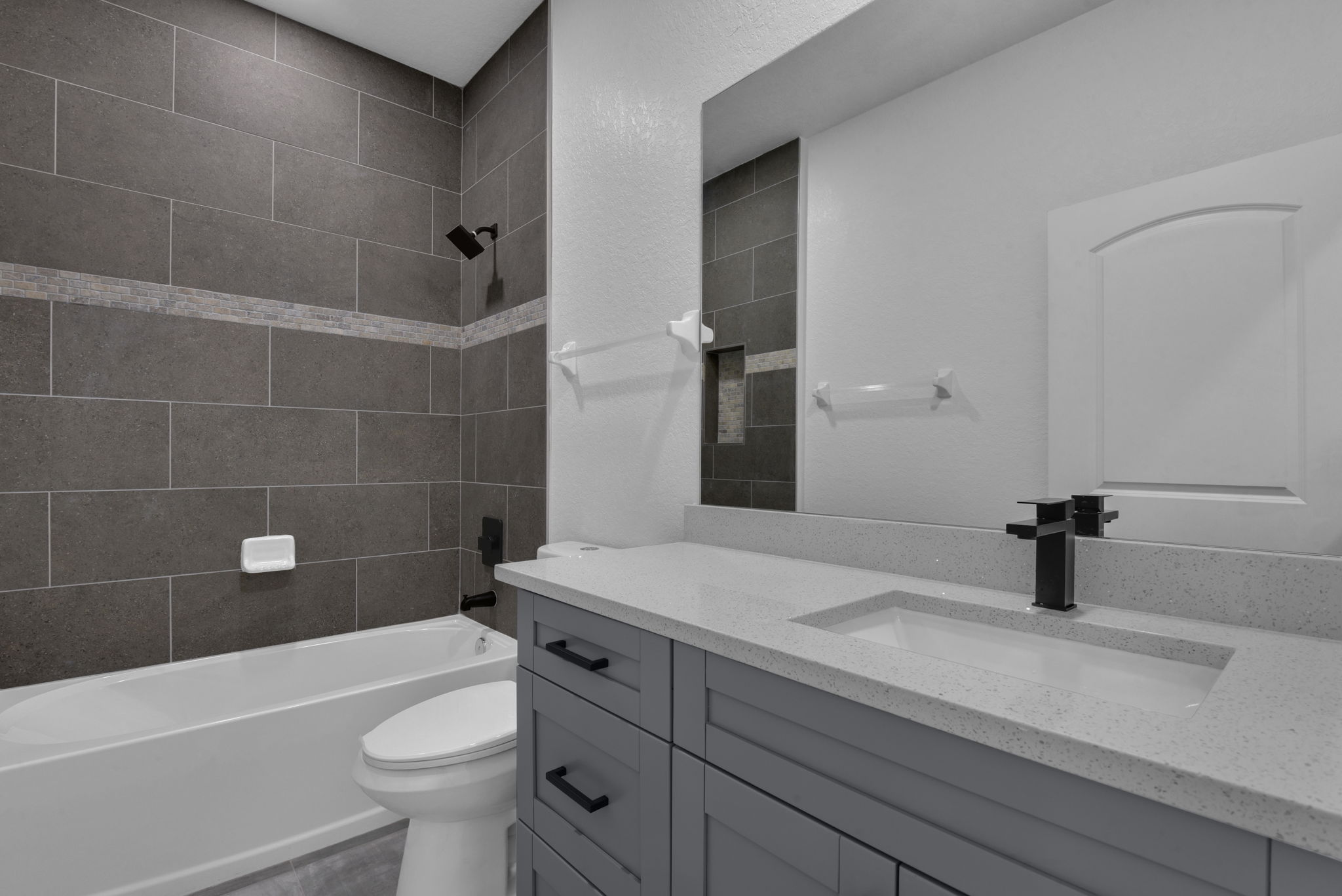 2627 Guest Full Bath