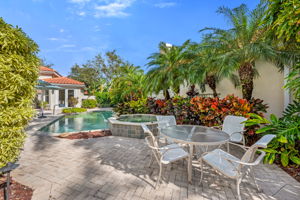 Outdoor Dining - Pool