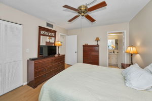 Primary Bedroom1b