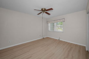 Primary Bedroom10a