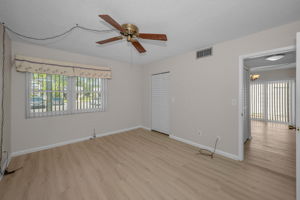 Primary Bedroom10b