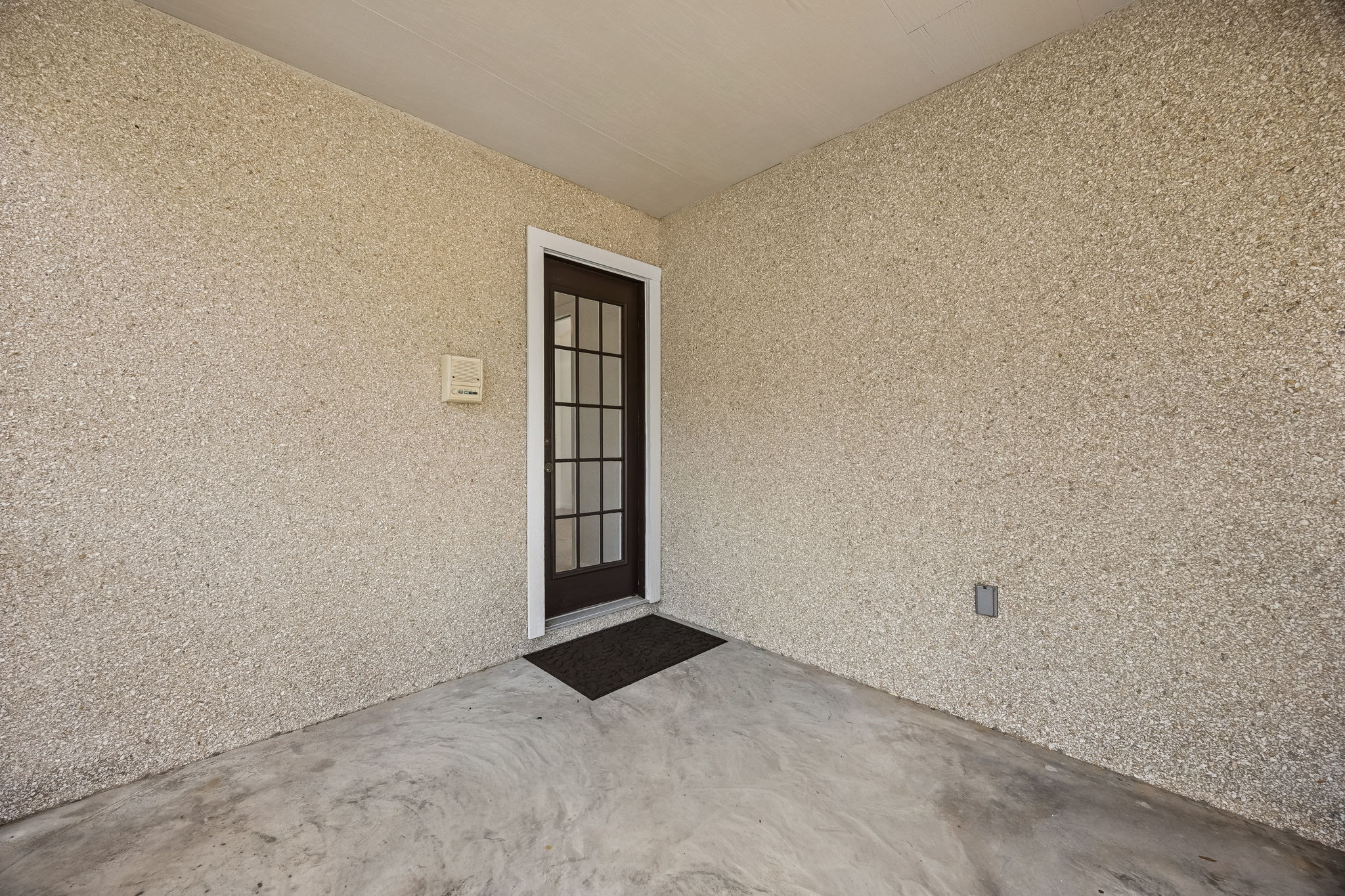 Screened-in Porch