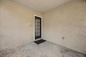 Screened-in Porch