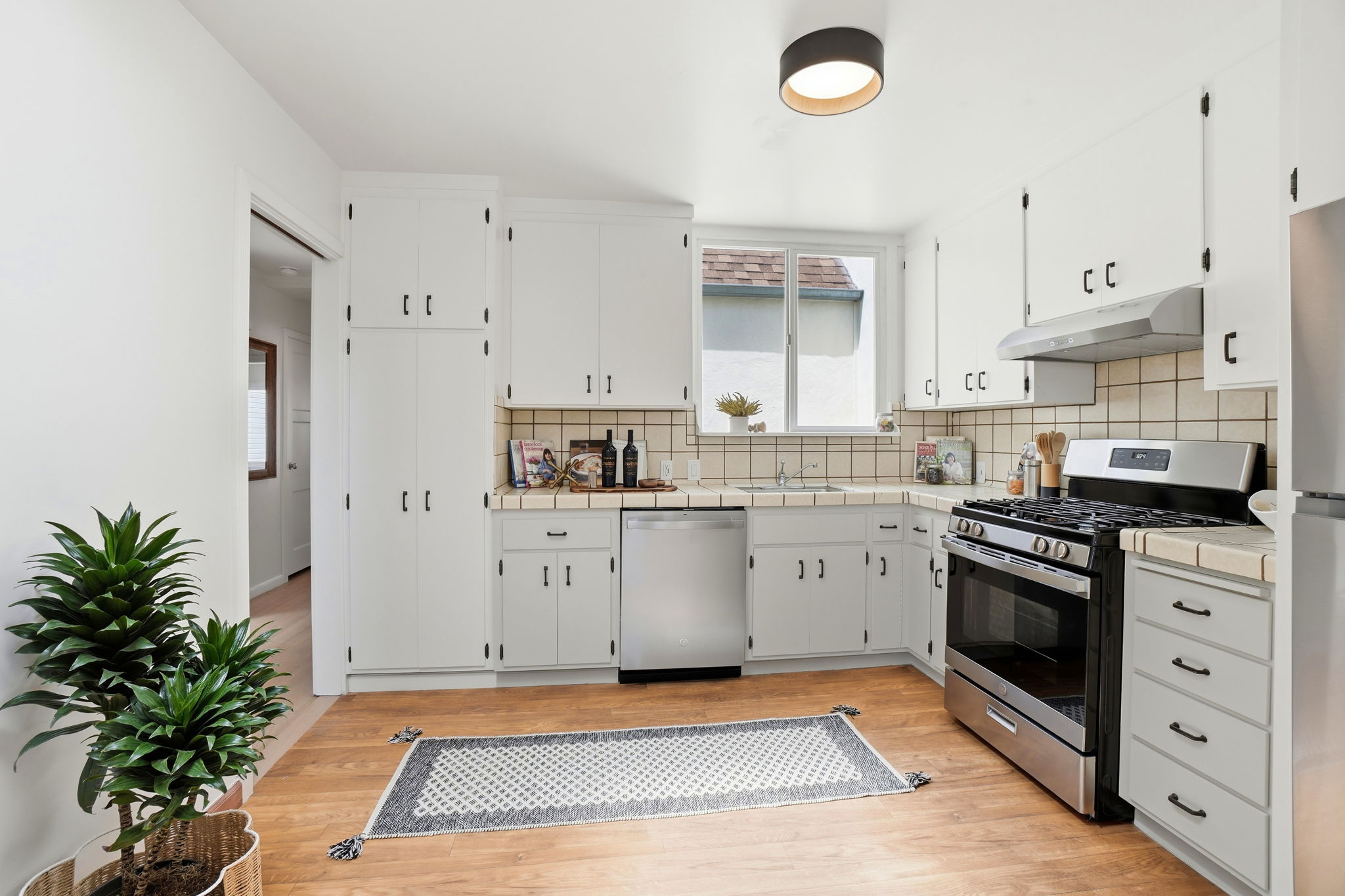 013_F8_2628 Yorba St