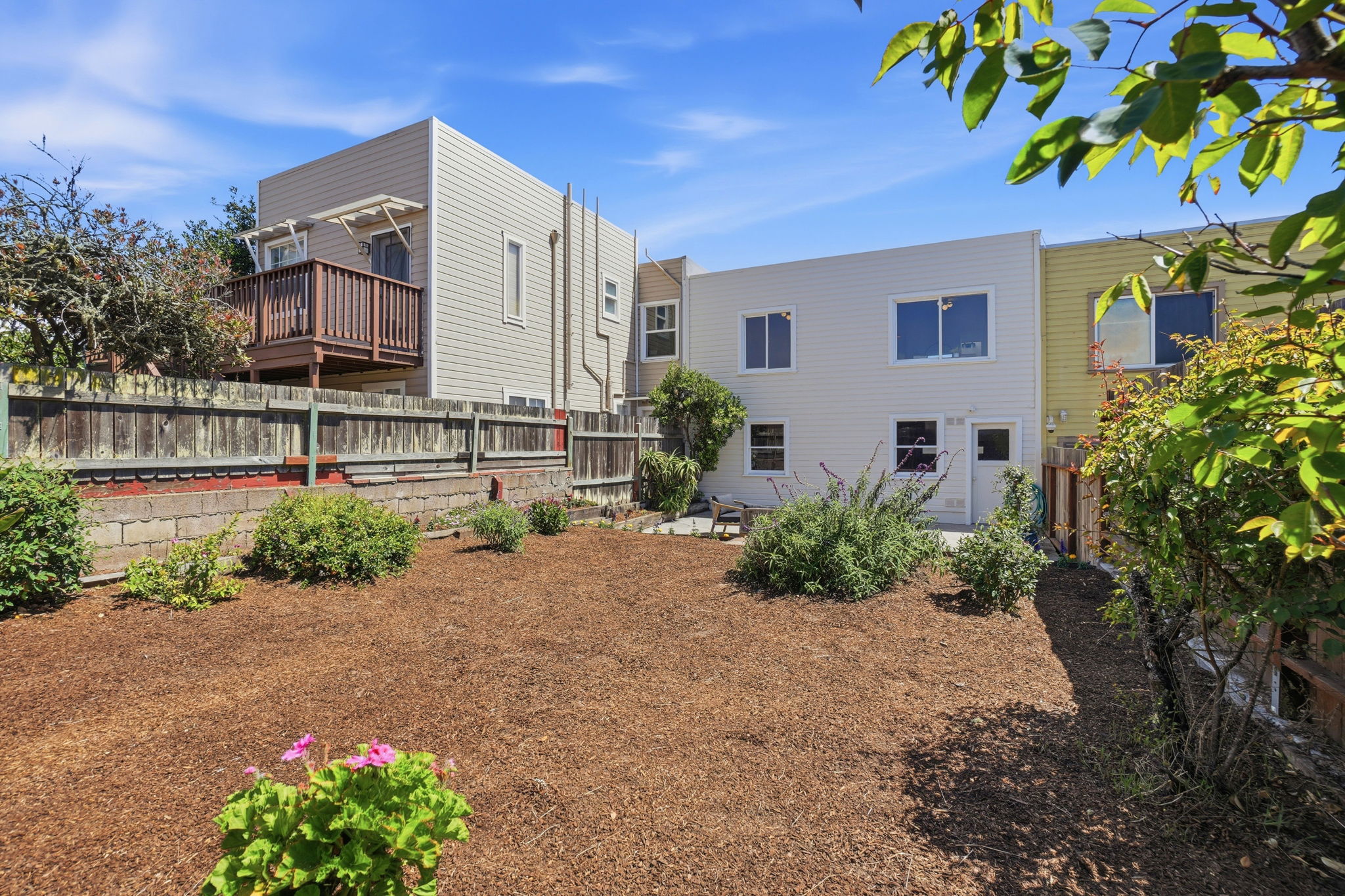 039_F8_2628 Yorba St