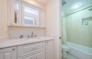 Upper Level Bathroom 3a