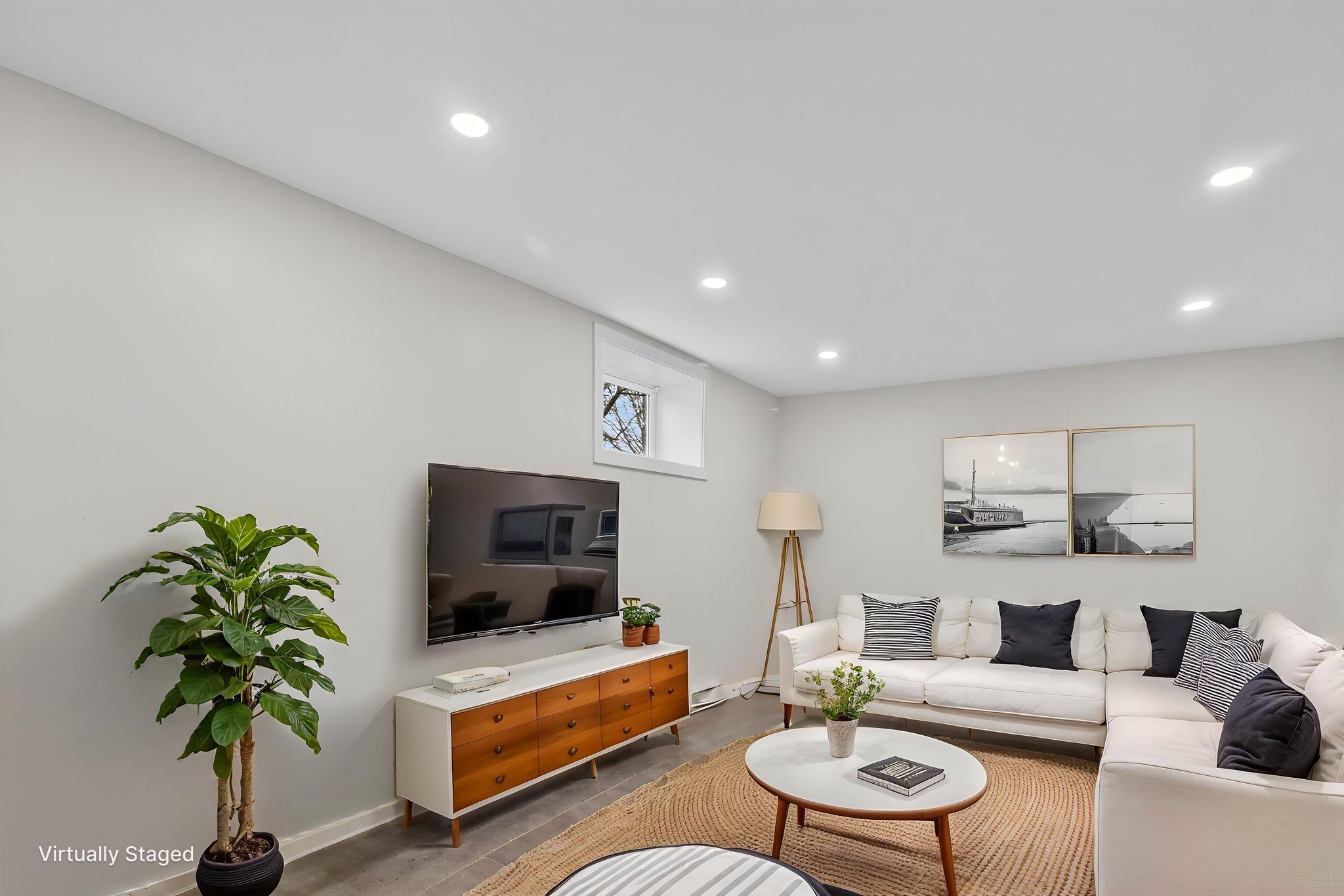 IMG_8975 virtually staged.jpeg