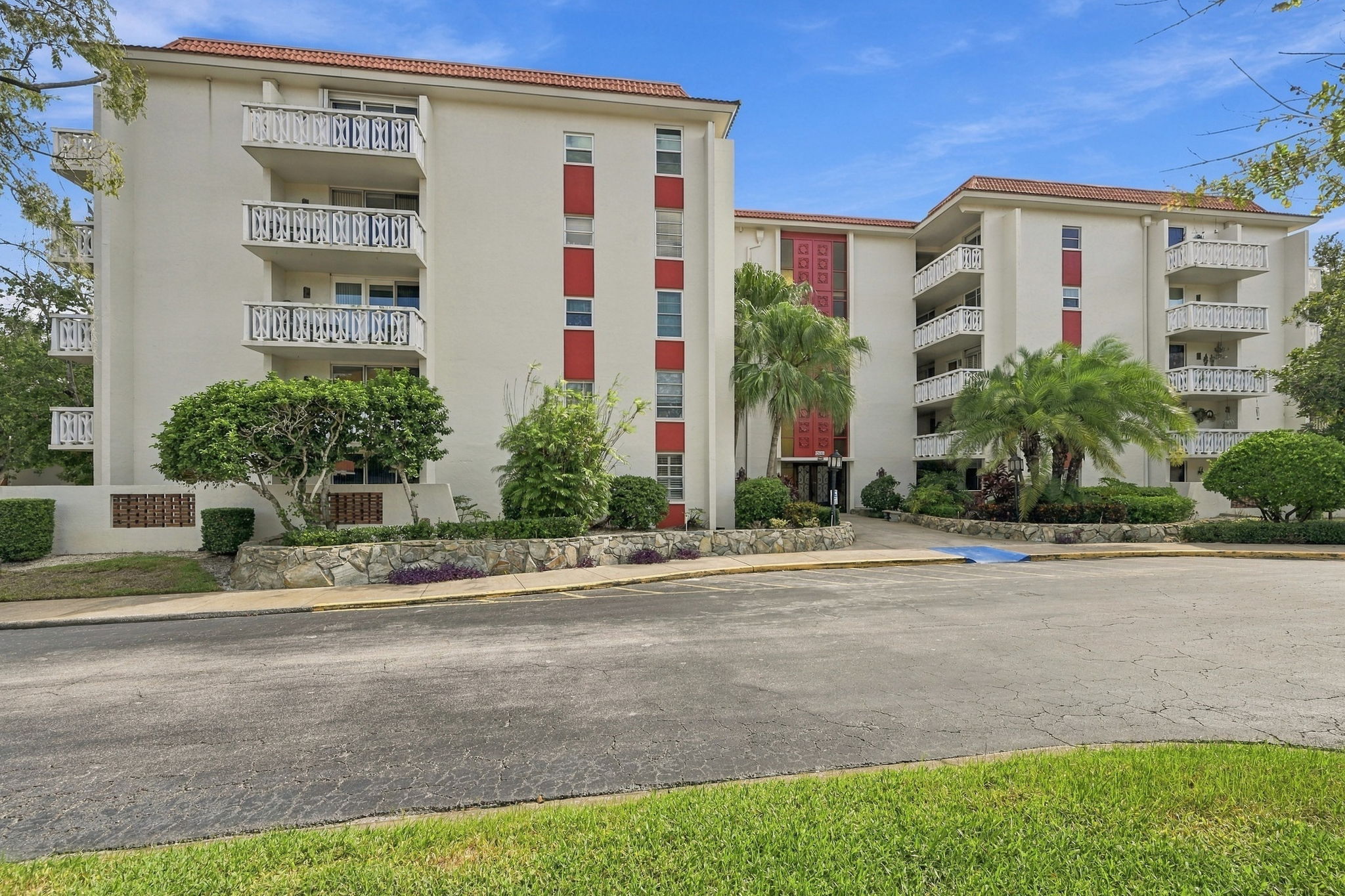 Front Exterior5