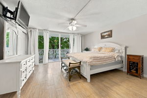 Primary Bedroom1a