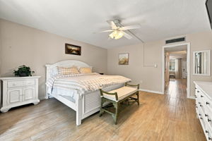 Primary Bedroom1e