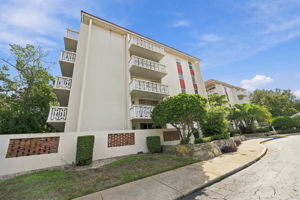 Front Exterior4