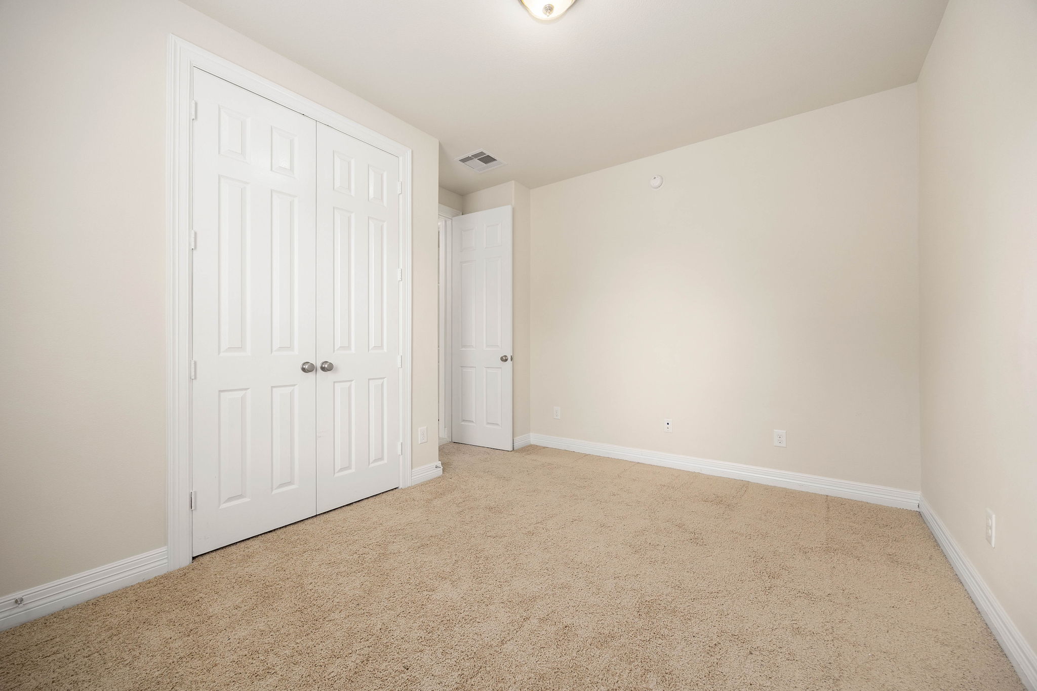 Guest bedroom downstairs off kitchen