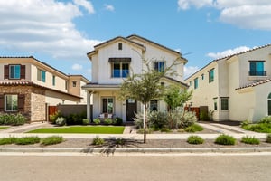 N 22nd Dr-S1109-001.jpg