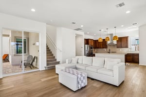 N 22nd Dr-S1109-007.jpg