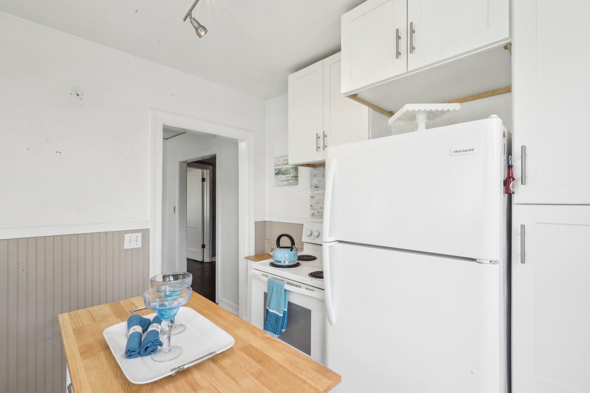 2633-2635 College St-008.jpg