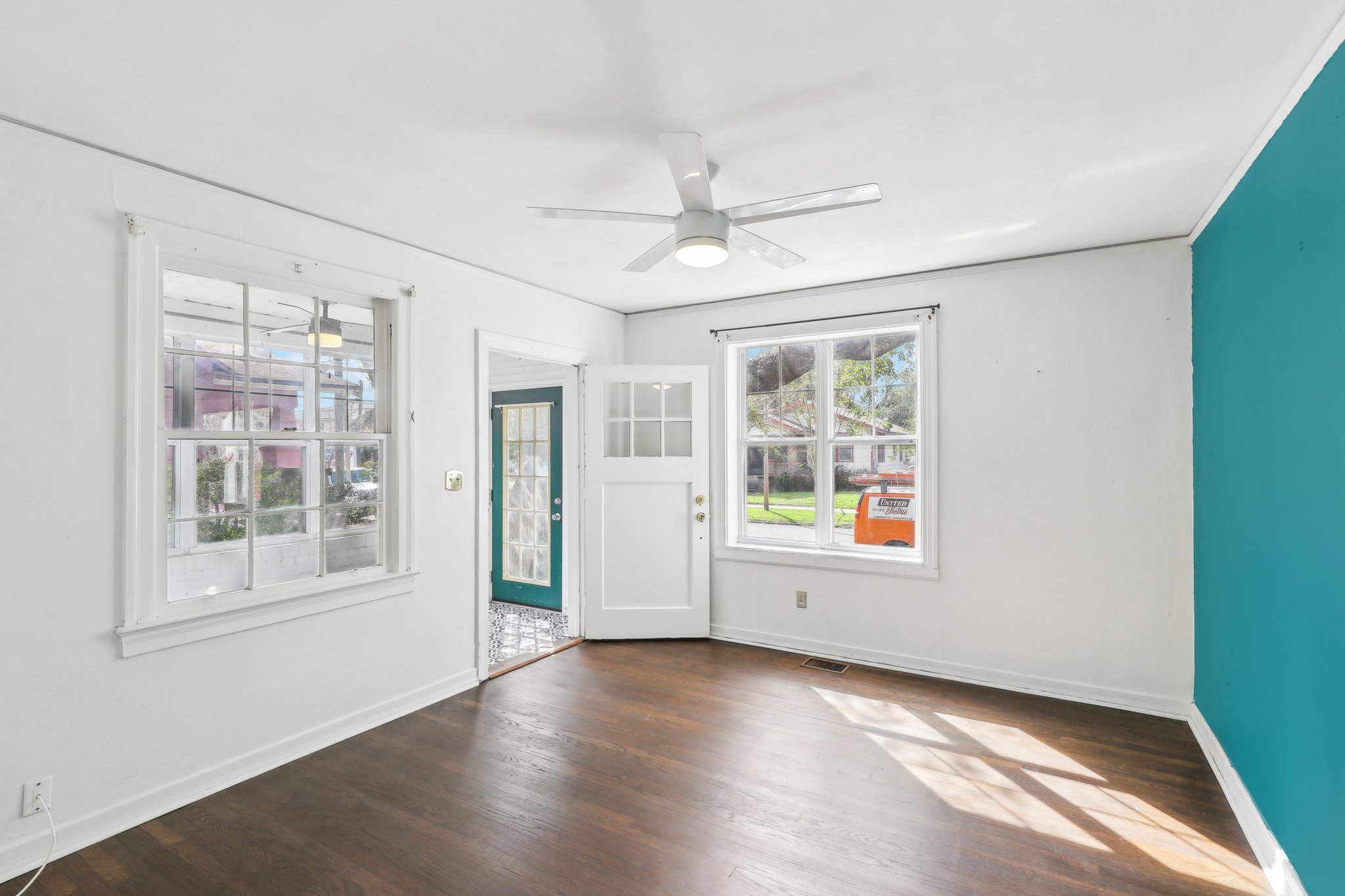 2633-2635 College St-012.jpg