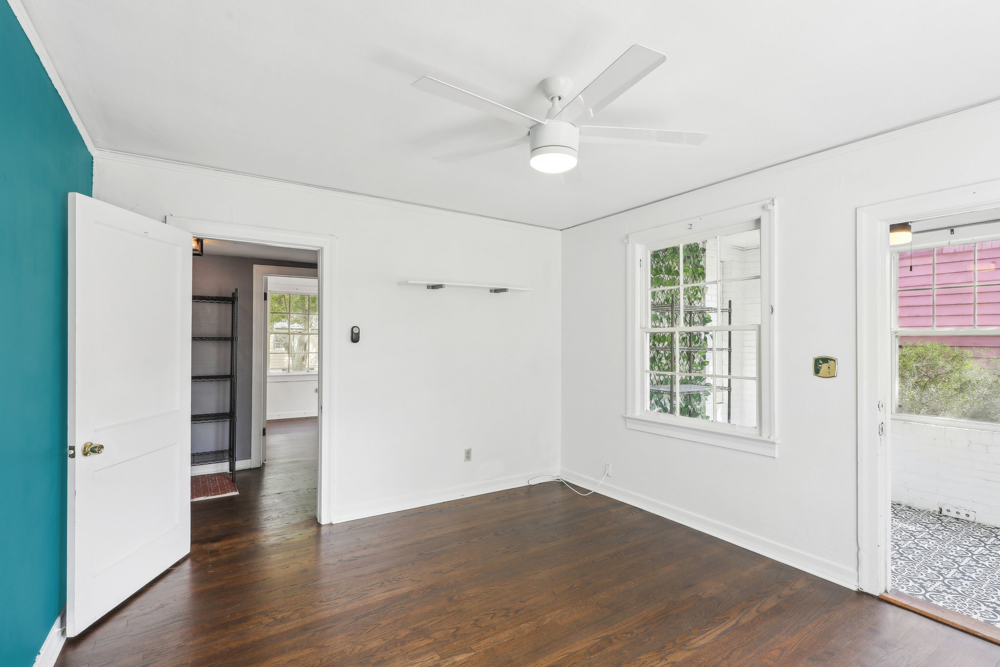 2633-2635 College St-013.jpg