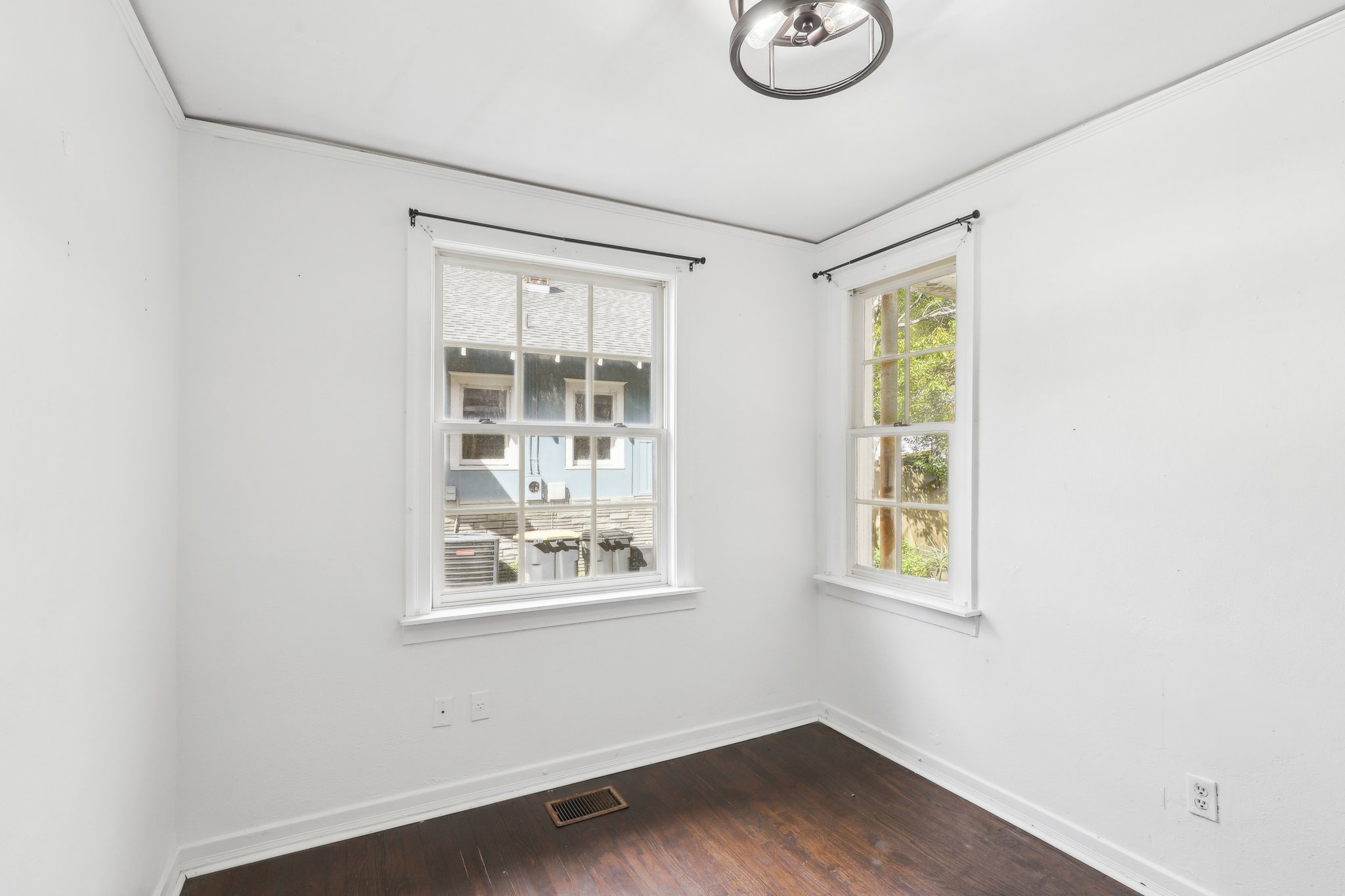 2633-2635 College St-021.jpg