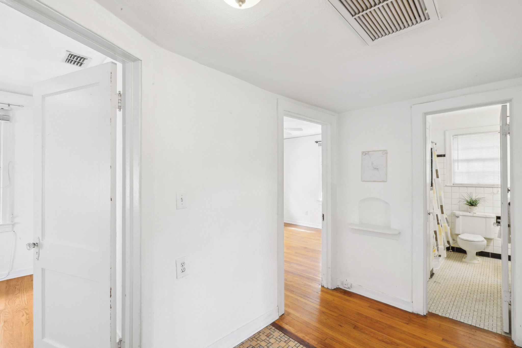 2633-2635 College St-022.jpg