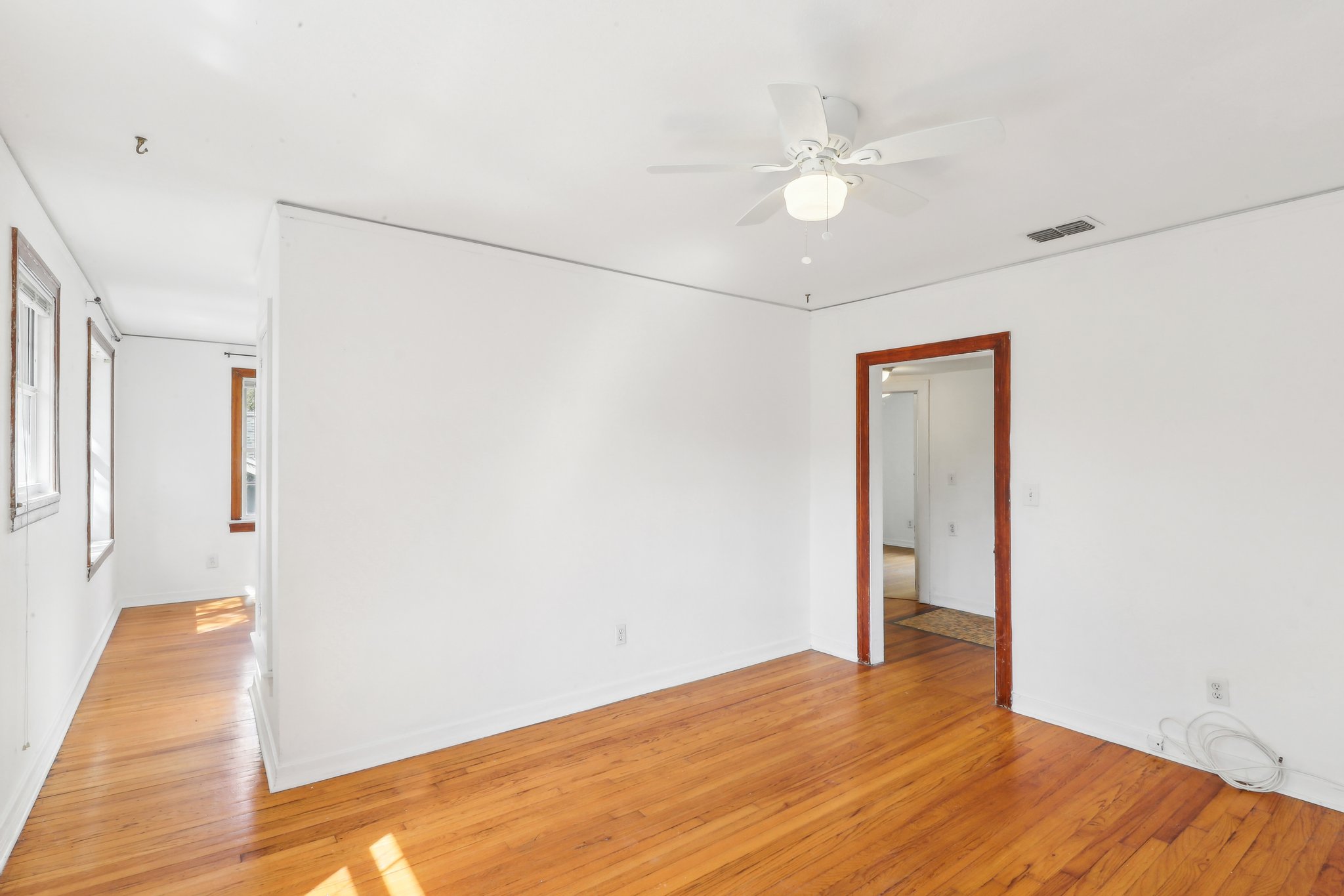 2633-2635 College St-024.jpg