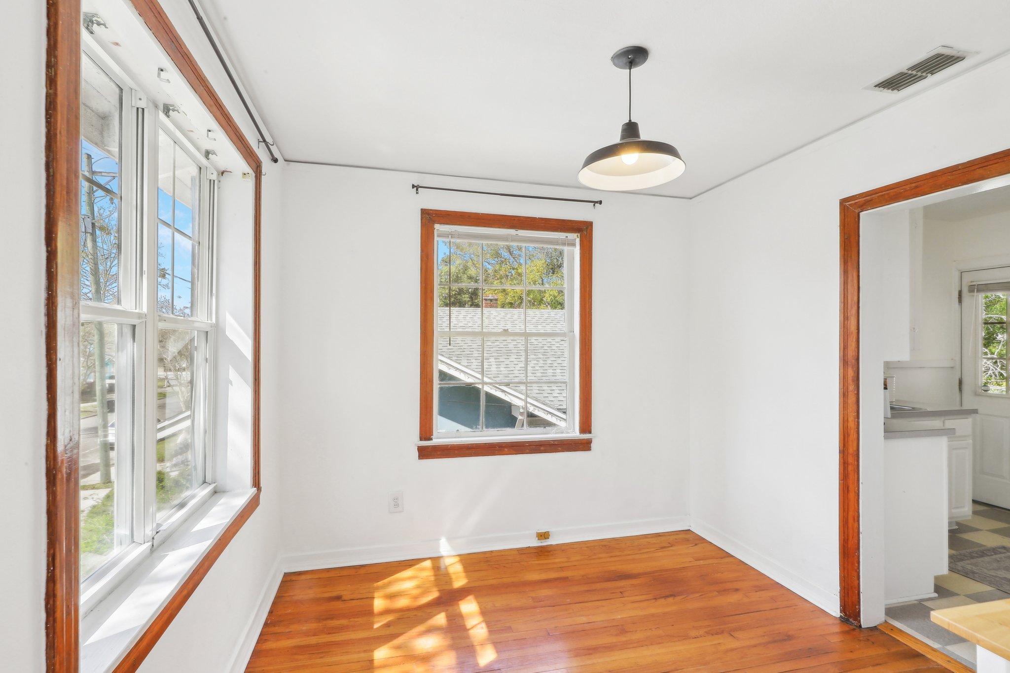 2633-2635 College St-027.jpg