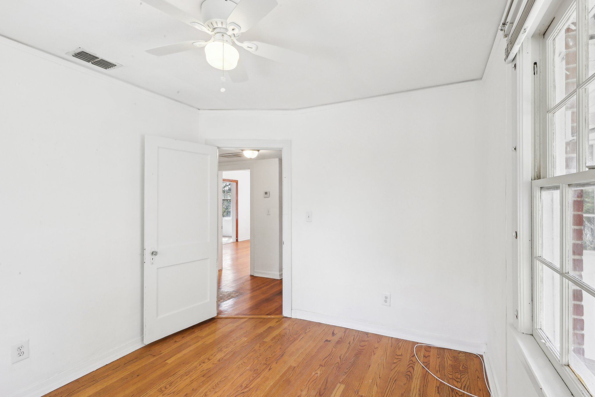 2633-2635 College St-030.jpg