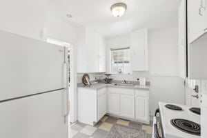 2633-2635 College St-010.jpg
