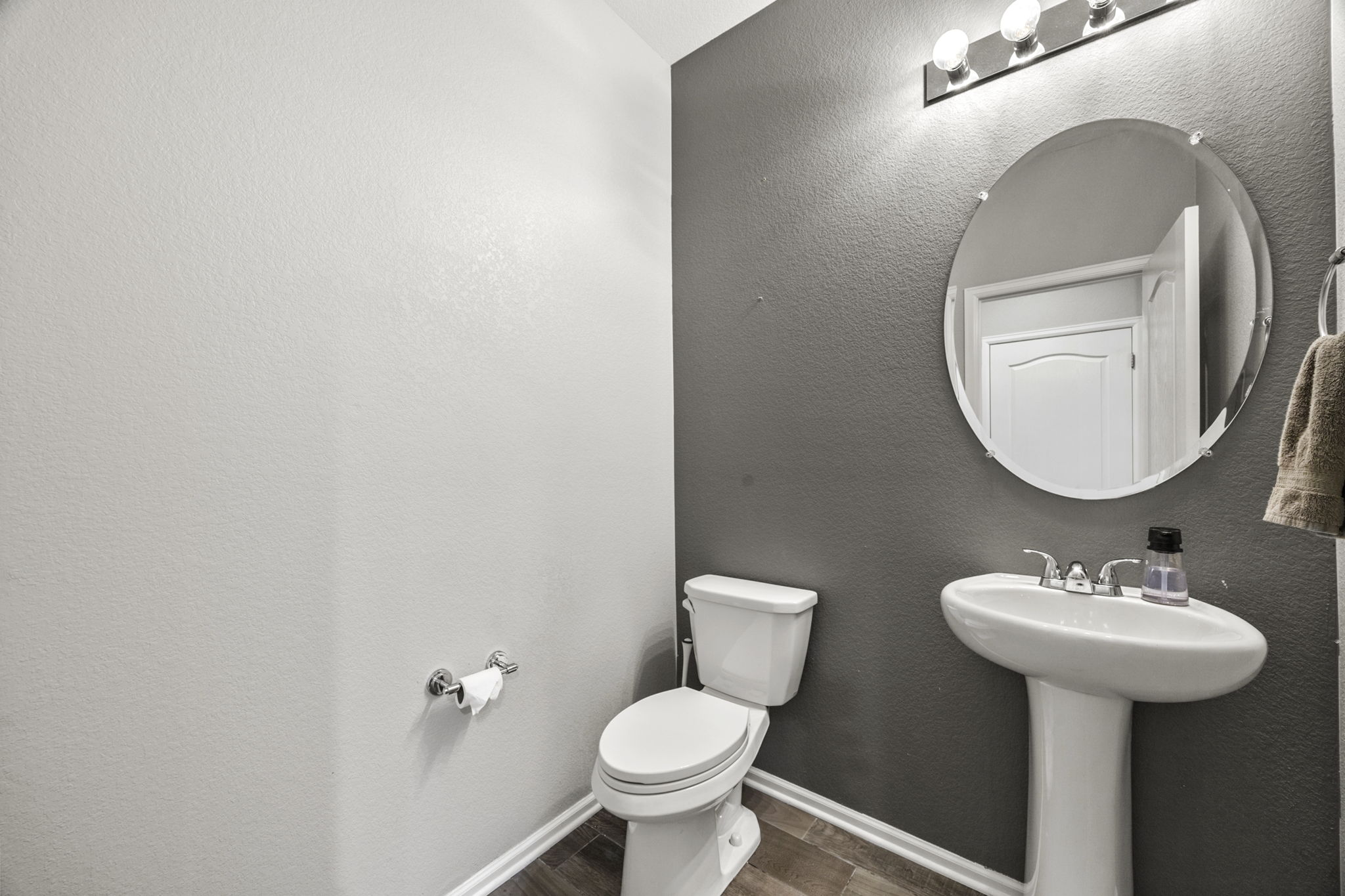  Photo 8