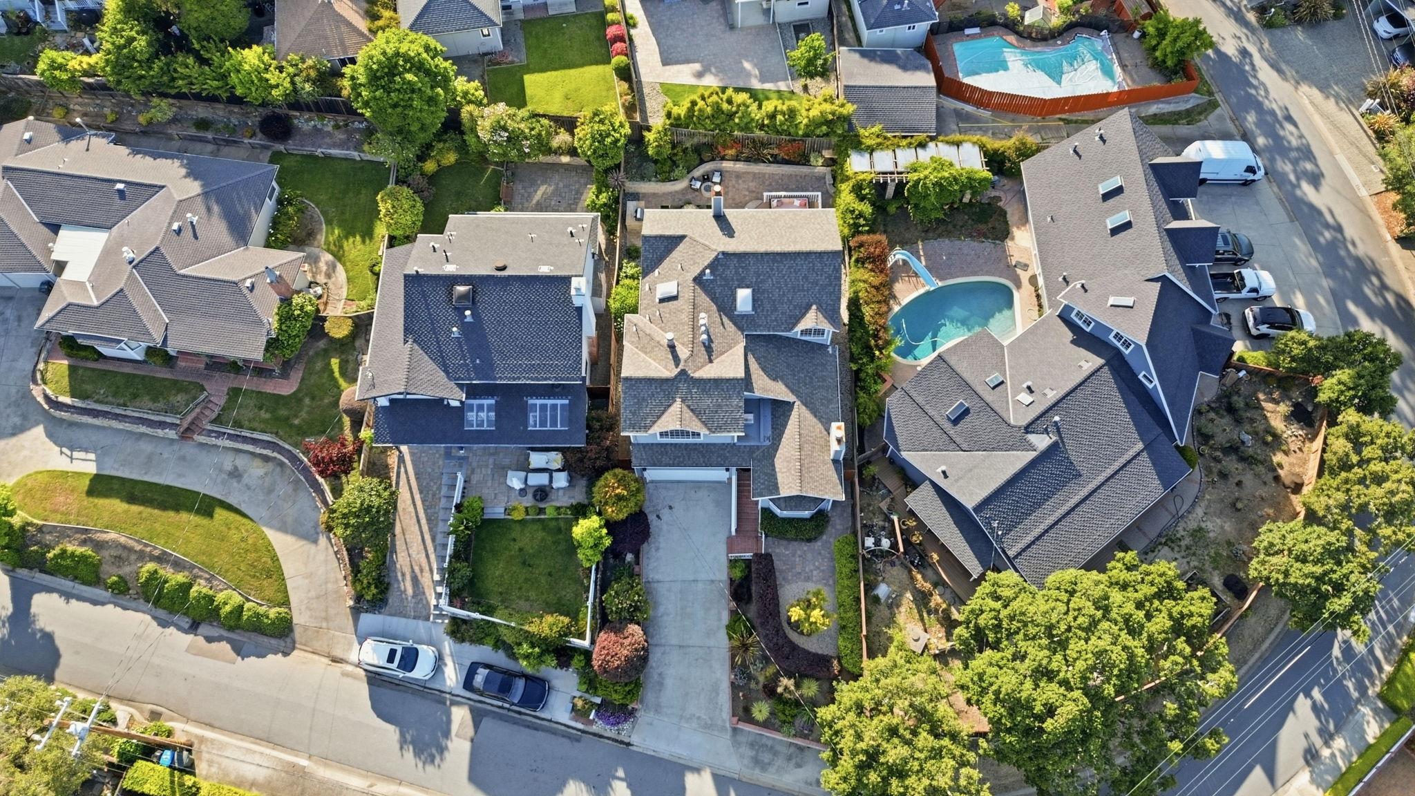 009_F8_AERIAL_2635 Ponce Avenue