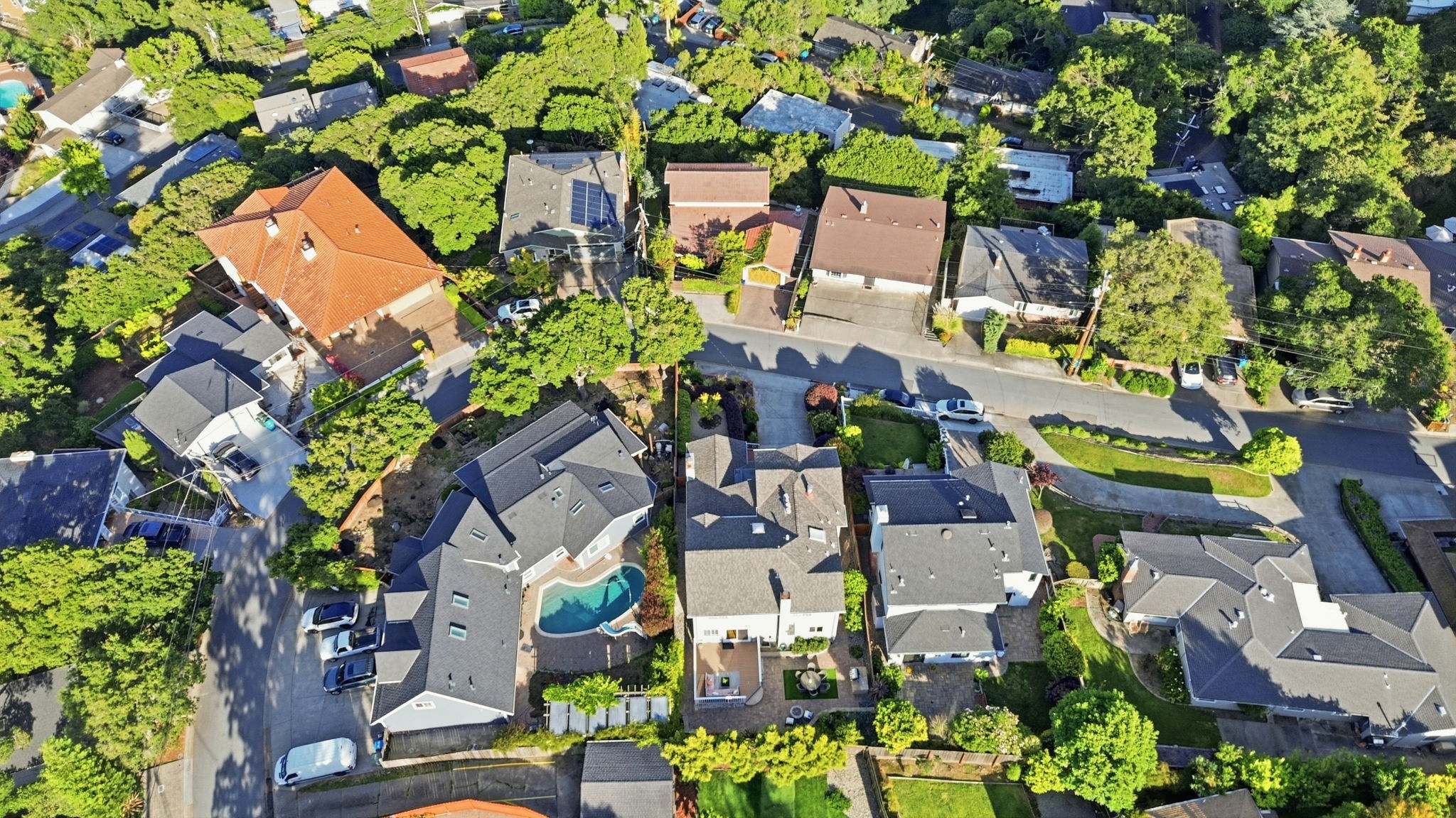 011_F8_AERIAL_2635 Ponce Avenue