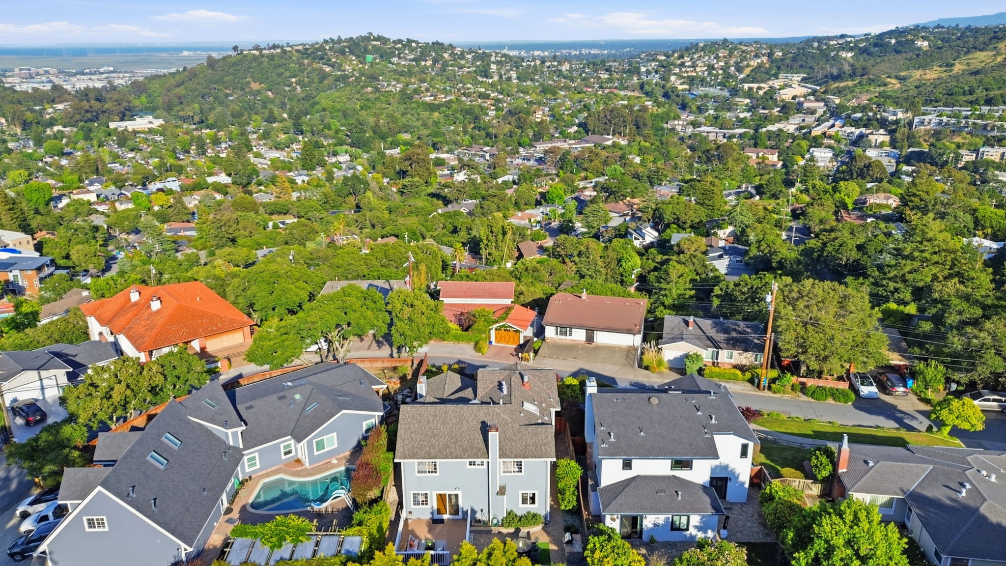 012_F8_AERIAL_2635 Ponce Avenue