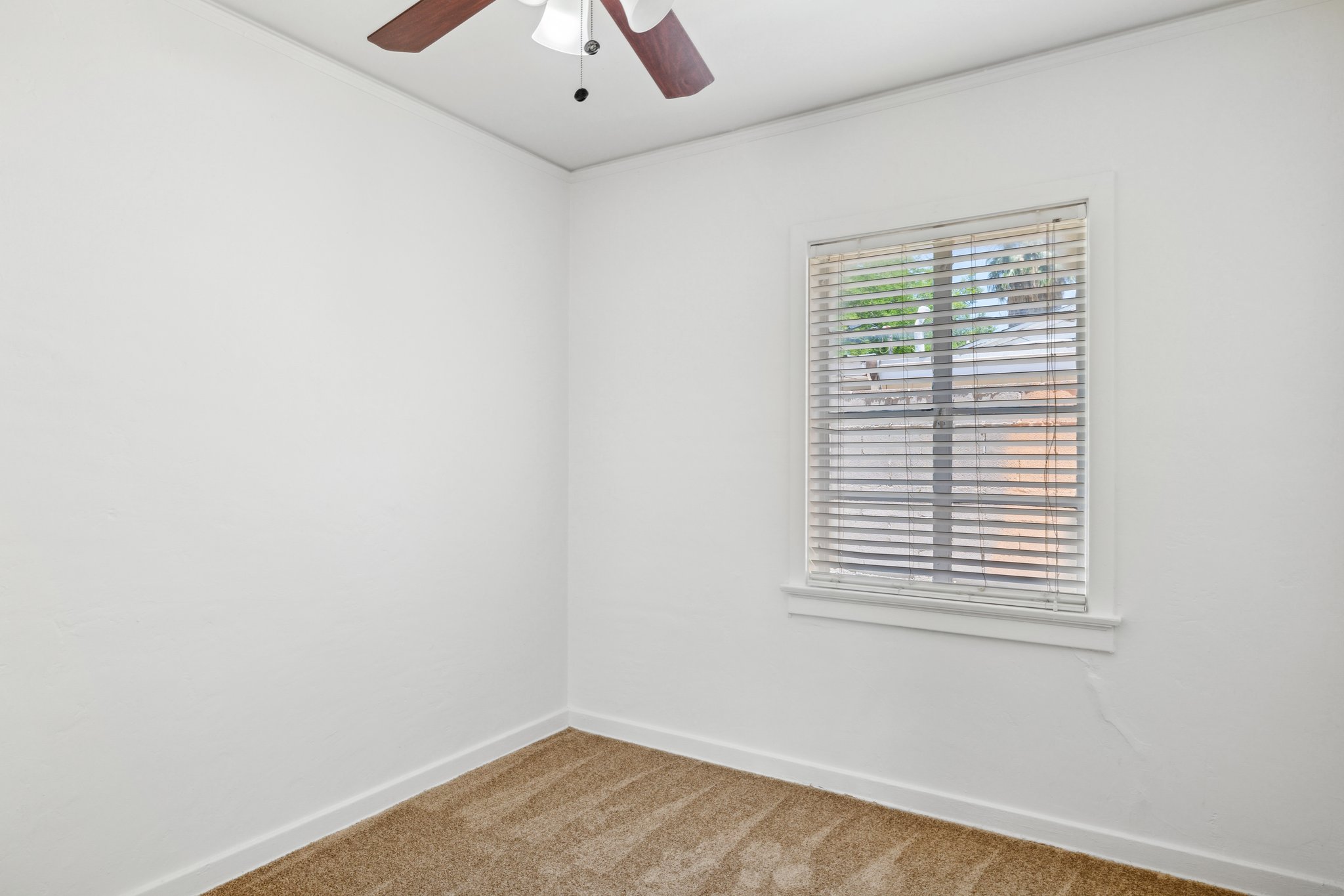 2636 N Dayton St - 013.JPG