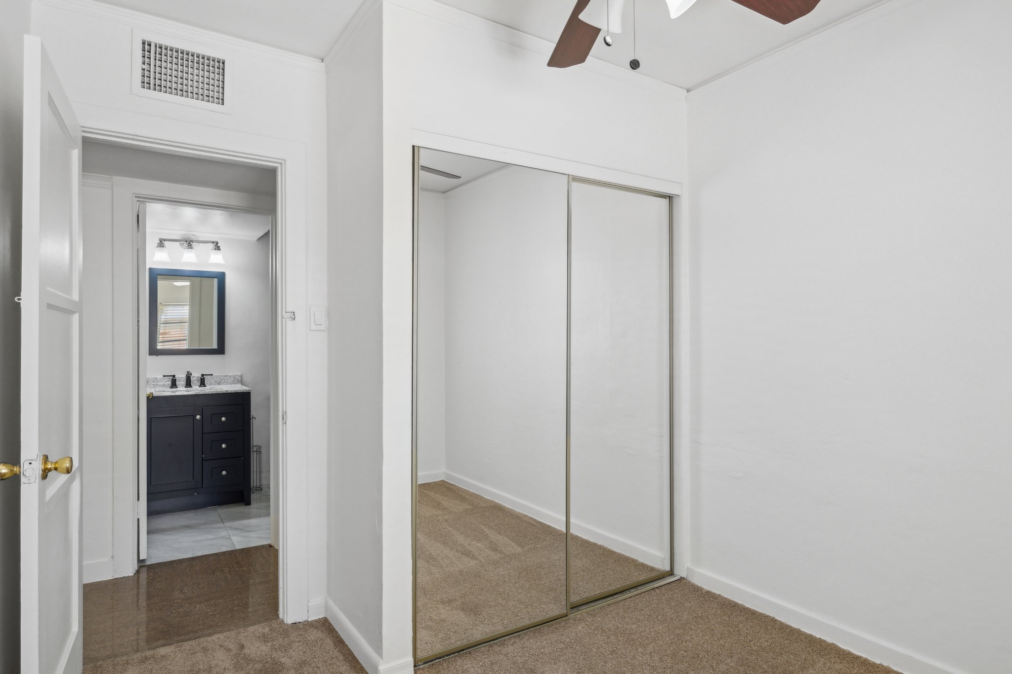 2636 N Dayton St - 014.JPG