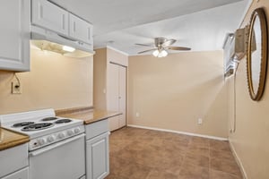 2636 N Dayton St - 036.JPG