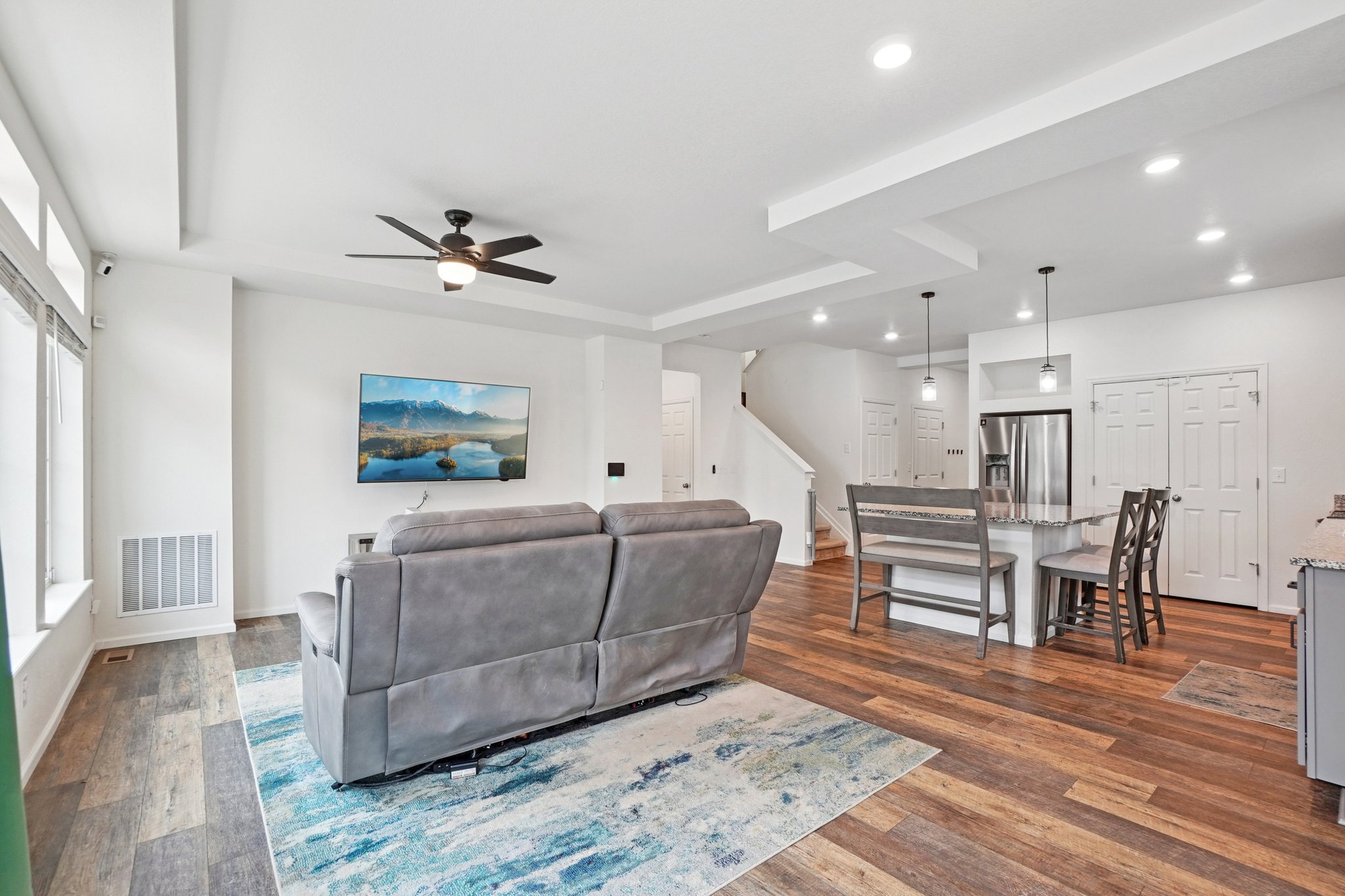 E 3rd Ave-S0302-009.jpg