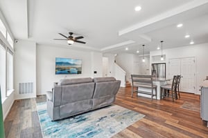 E 3rd Ave-S0302-009.jpg