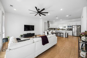 2637Carolwood_022