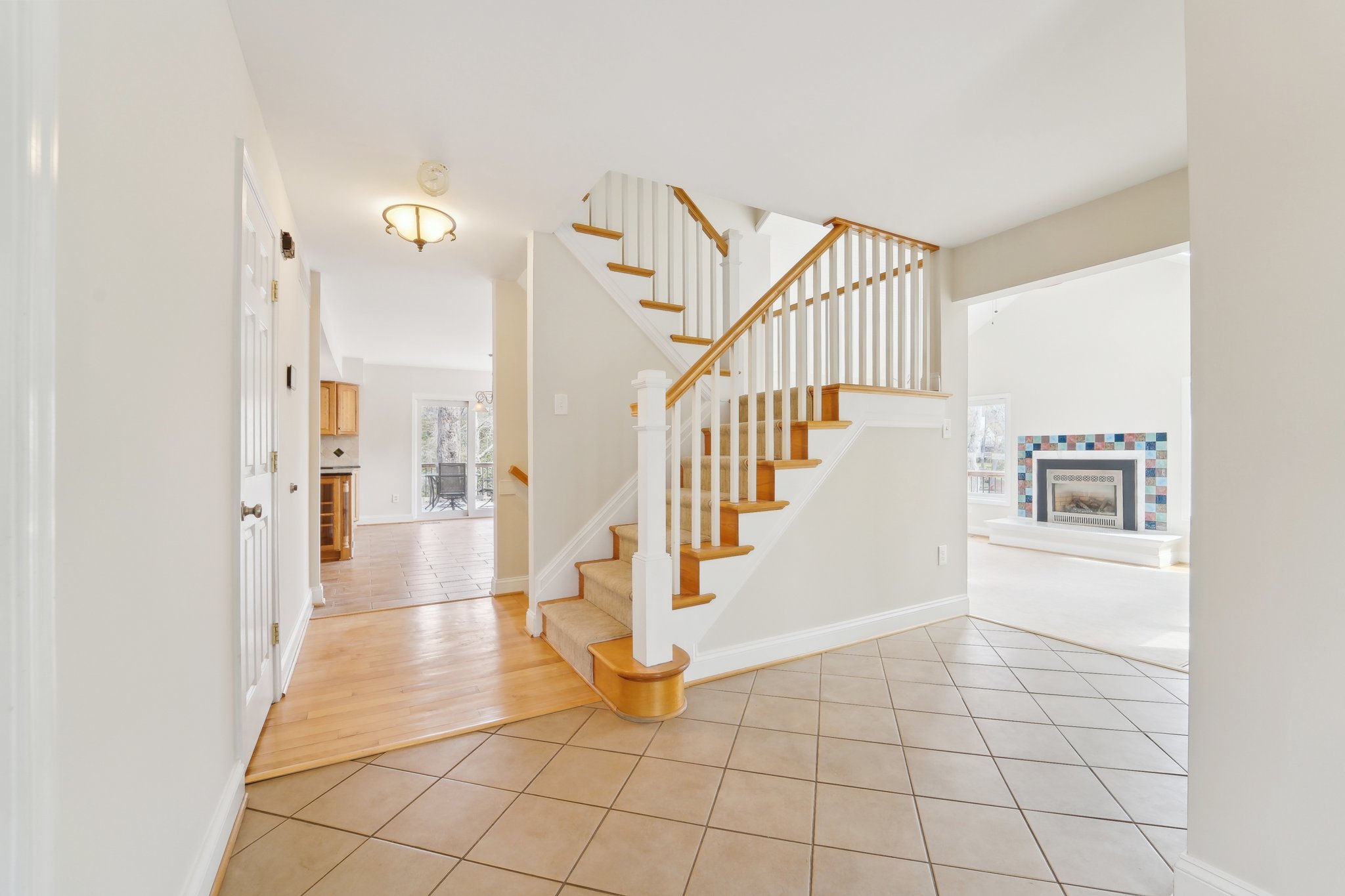 Capote Ct E-1704-007.jpg