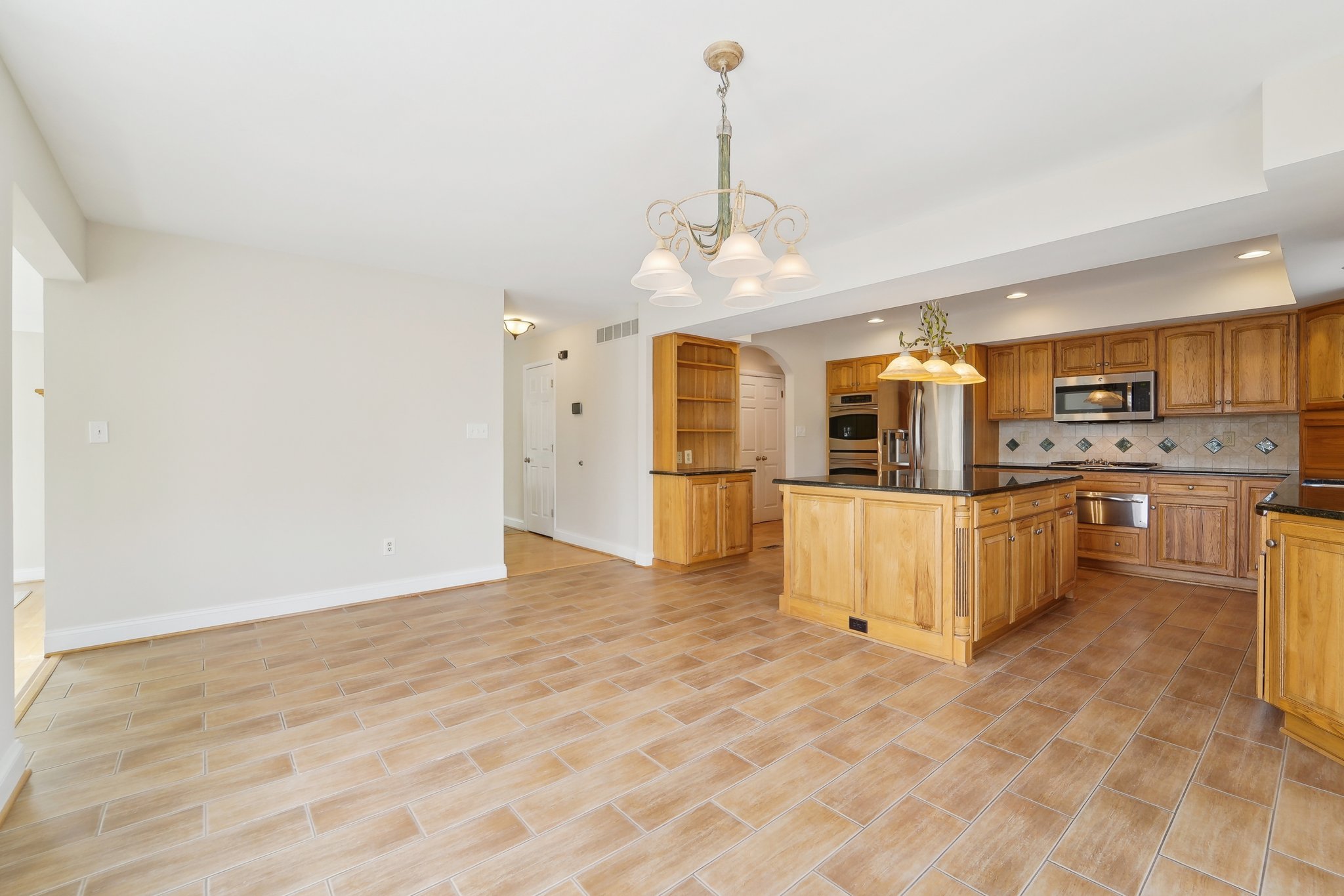 Capote Ct E-1704-015.jpg