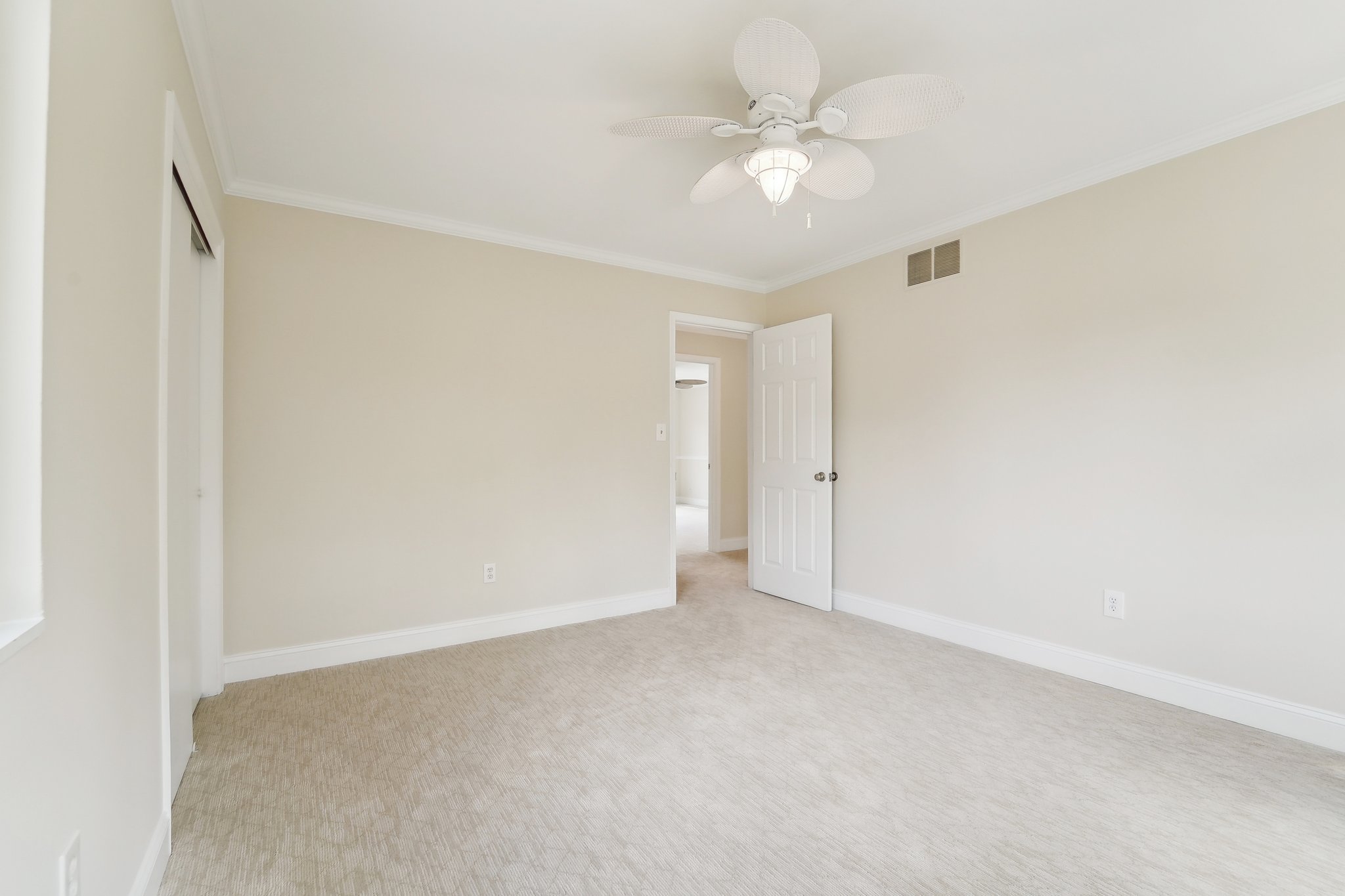 Capote Ct E-1704-021.jpg