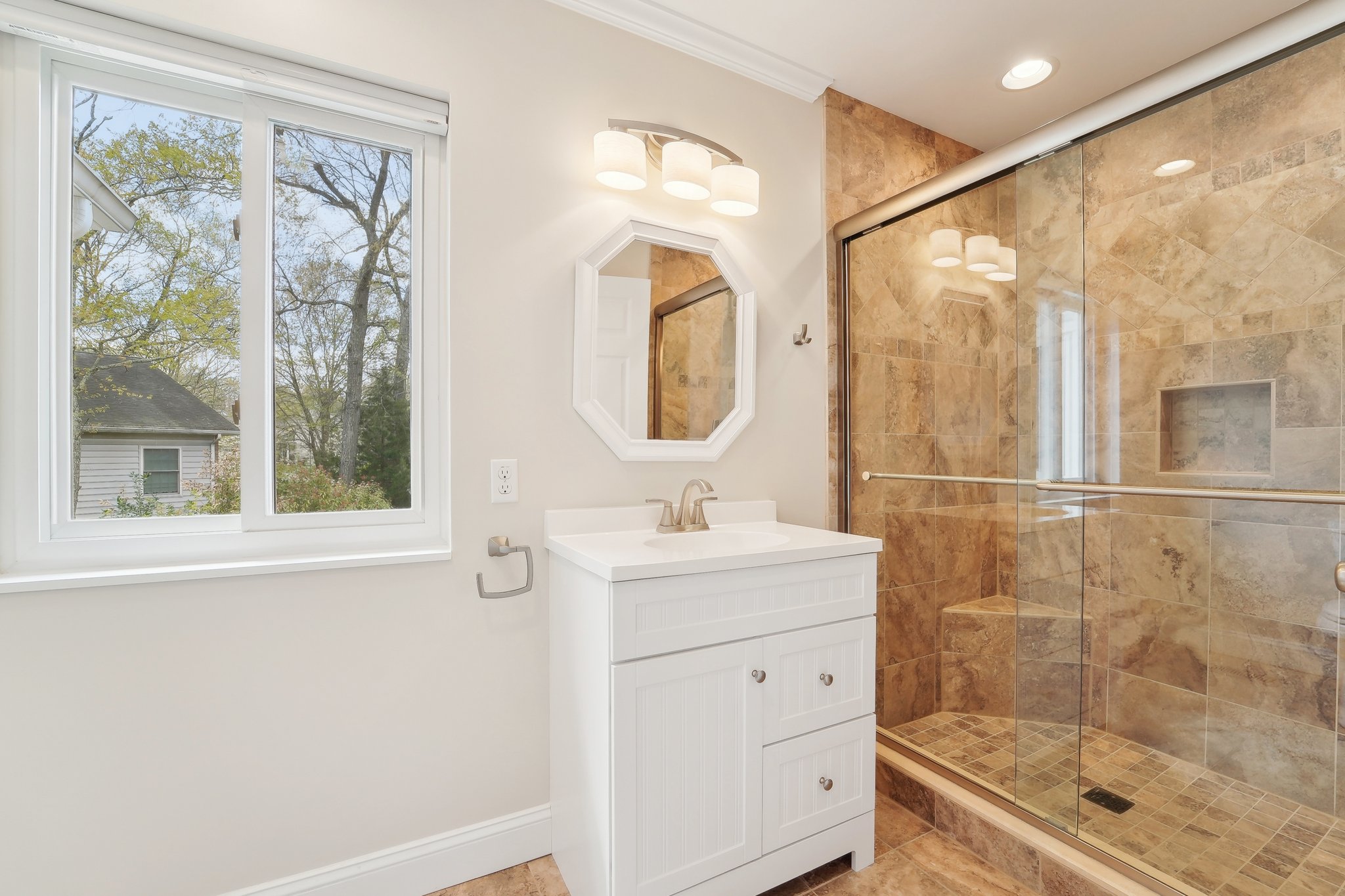 Capote Ct E-1704-022.jpg