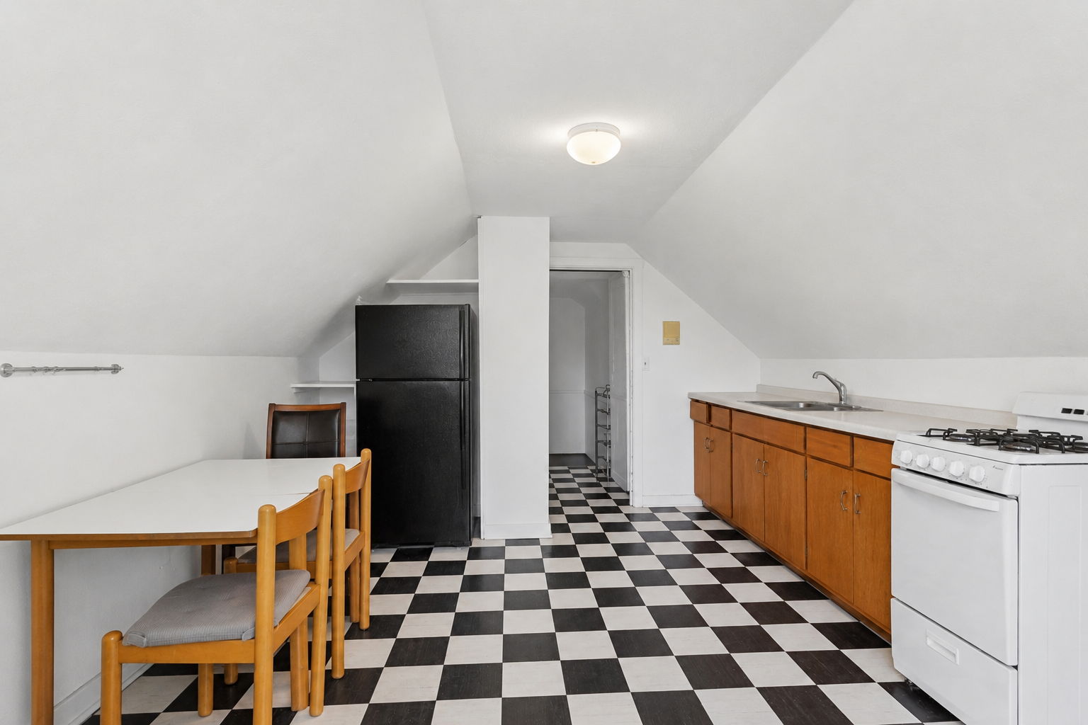 Apt 3 kitchen